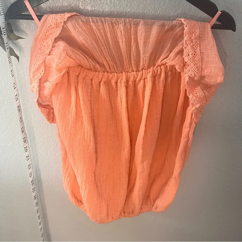 Arden B | strapless, cropped, coral blouse w/elasticated hems, size small​